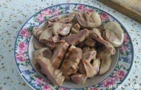 老妈|吃饭时 遇到这个菜只能吃不能问 要不然会很丢人