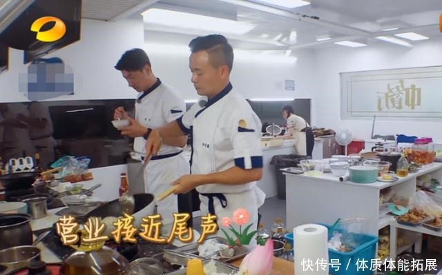 同是来中餐厅，刘宇宁第一顿吃“剩饭”，看杨超越吃啥真不敢相信