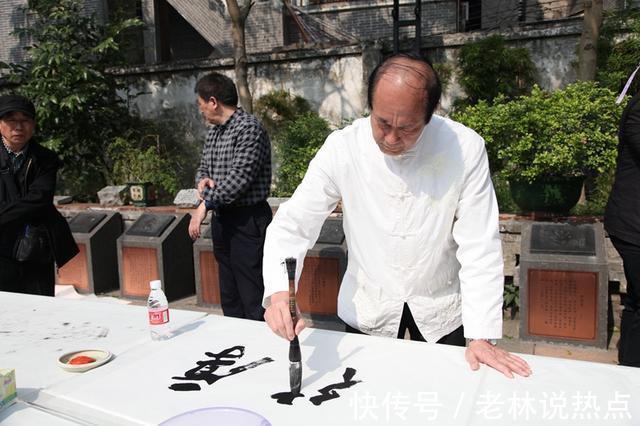 书法家#别看电工大叔没学历,书功堪比苏士澍,不少书法大师不如他