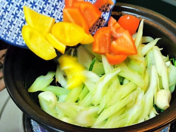  简单|虾虾不要白灼啦！换个做法，简单又营养，酱香扑鼻来