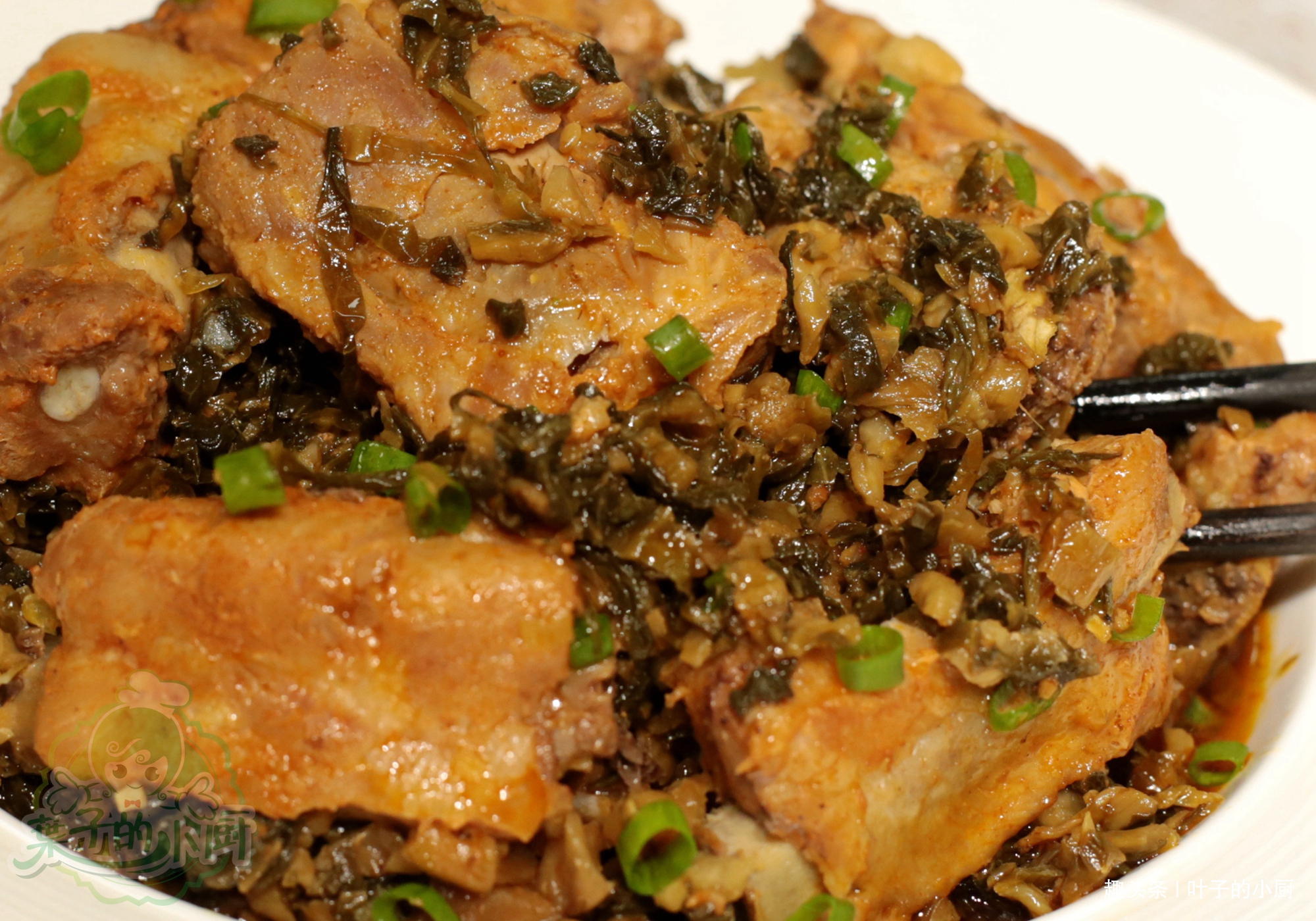 做排骨，很多人都用“传统”方法烧，油多还不香，教您好吃的秘诀