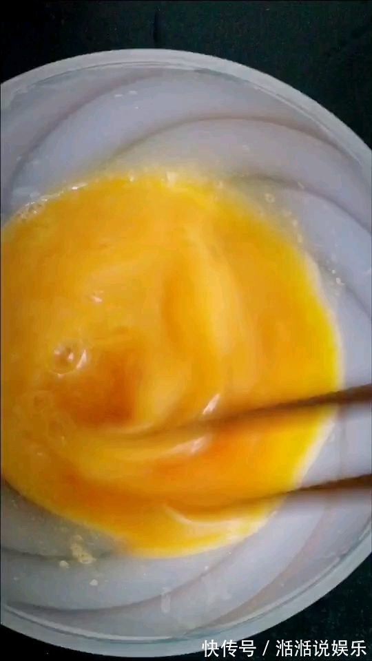 润肺止咳别只炖梨了,教你做个懒人小吃,肺润了,不咳了!