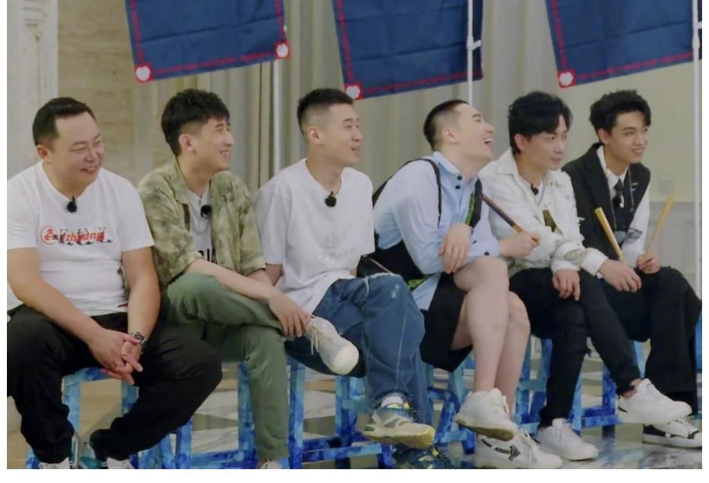 冷板凳|《德云斗笑社》第二季“冷板凳”镜头太少，但其中另有深意