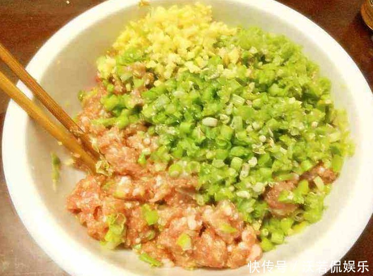 饺子|秋季,此菜再不吃就过时了!营养脆嫩,3块买一把,做饺子真香
