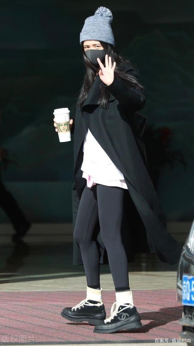 穿搭look|小个子姑娘怎么穿试试“长款上衣+打底裤”,时髦又显瘦