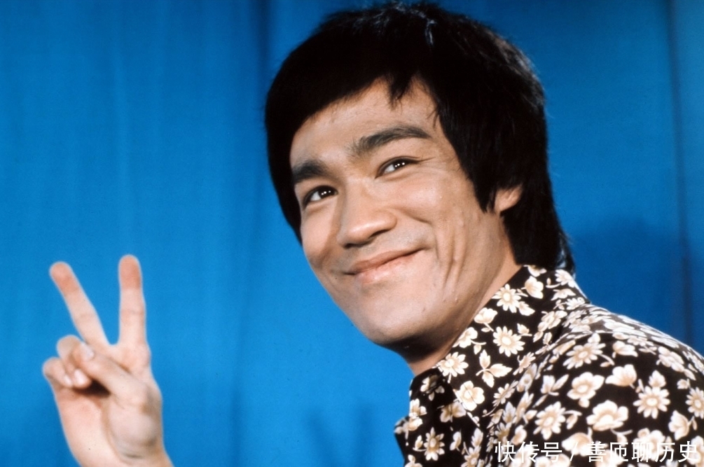 中国武术宗师李小龙练功时老照片:身手矫捷英姿不凡,万夫莫敌!