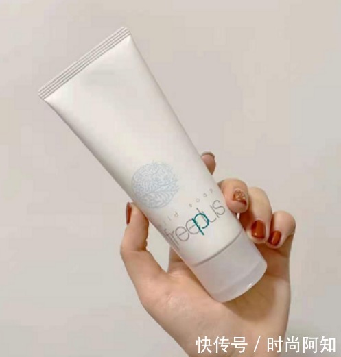 油皮|洗面奶“黑名单”盘点,很火但不好用,洗完干燥还紧绷,别用错了