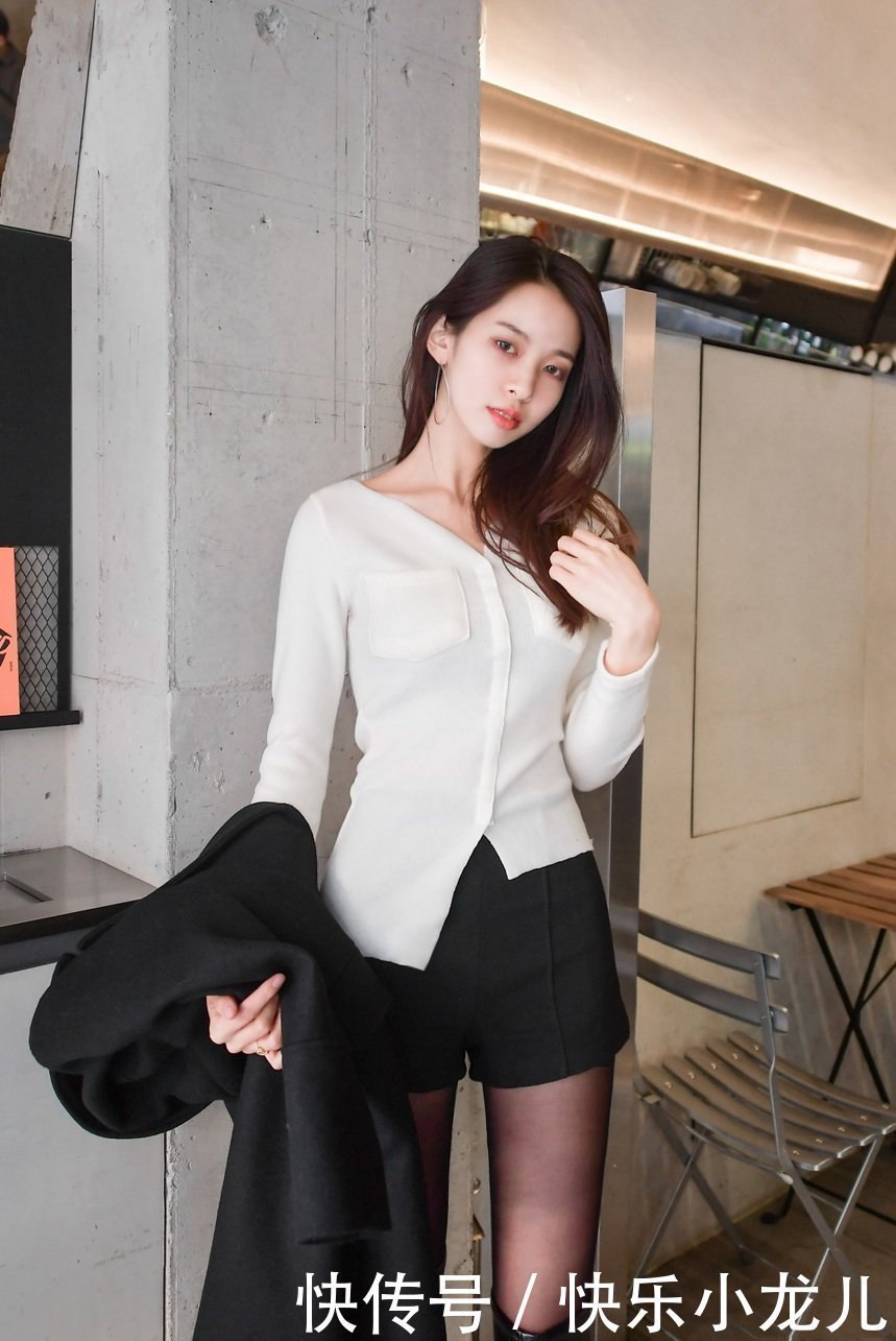 轻奢写真,短裤黑丝长靴,让美丽不在冻人!