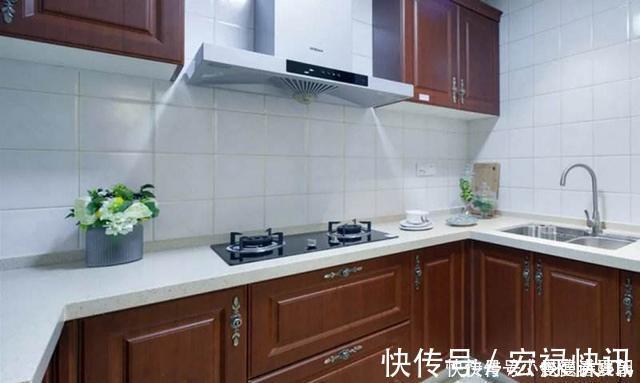 工人|橱柜底下万万要装这块东西，工人一旦这样做了，入住你就知好处多