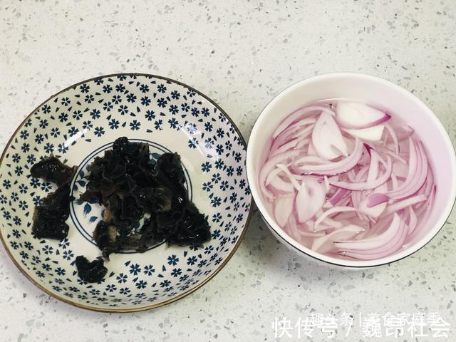 小米椒|凉拌西兰花用不用焯水十个人九个错，难怪西兰花营养流失不好吃