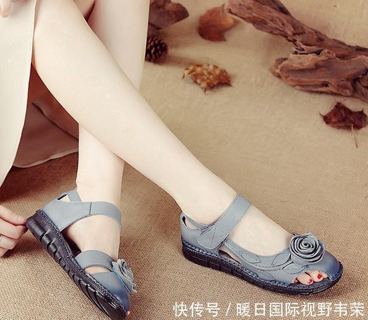 高跟鞋|中年女人尽量少穿高跟鞋这几款妈妈鞋近期很流行,特别柔软舒服