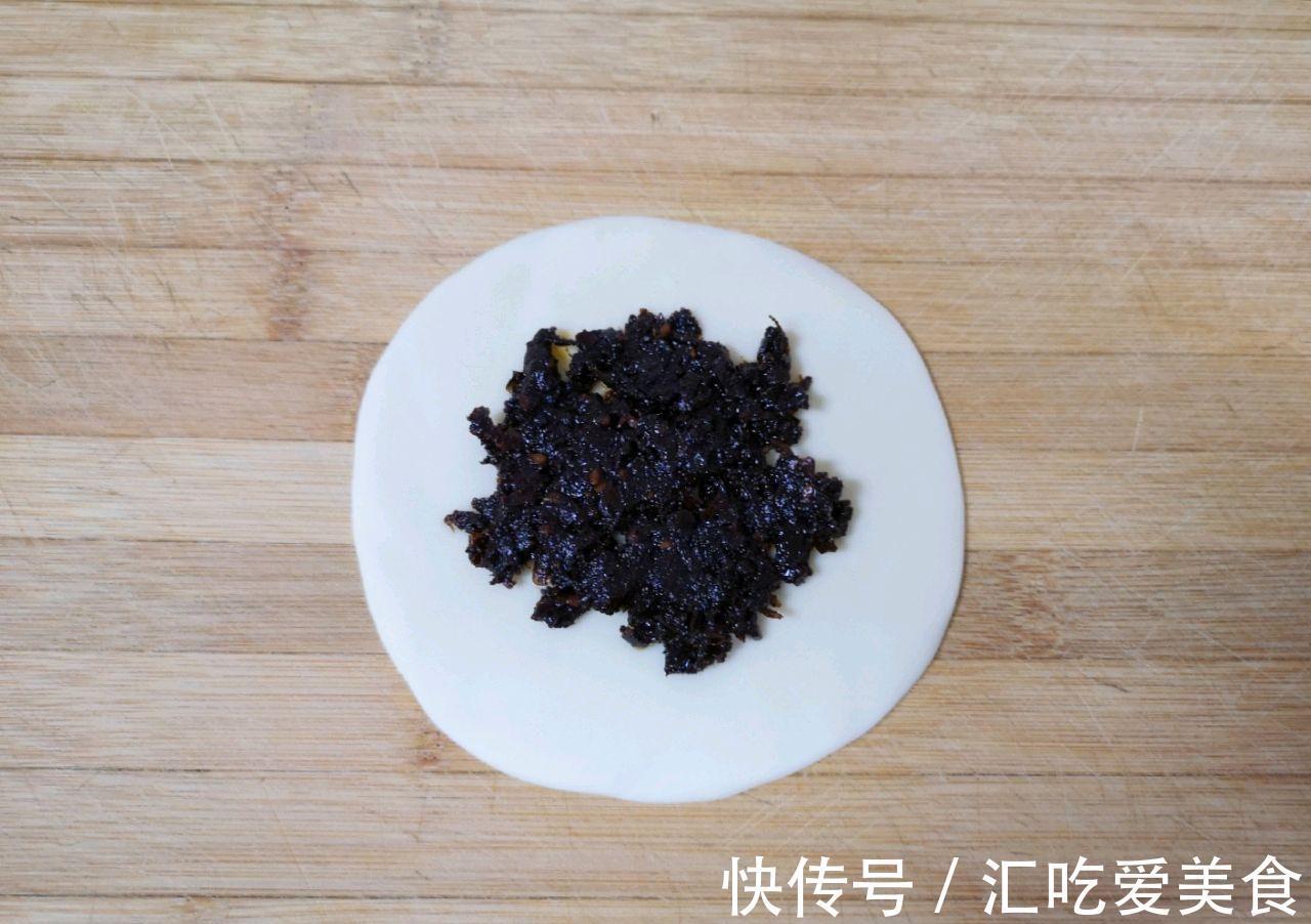 自制梅菜肉酱烧饼，在家也能吃到特色小吃，鲜香适宜，味道很棒