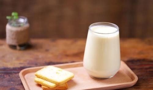 全网最火的牛奶吃法!5种原料4步搞定,比蛋糕好吃100倍,家有孩子快收藏!