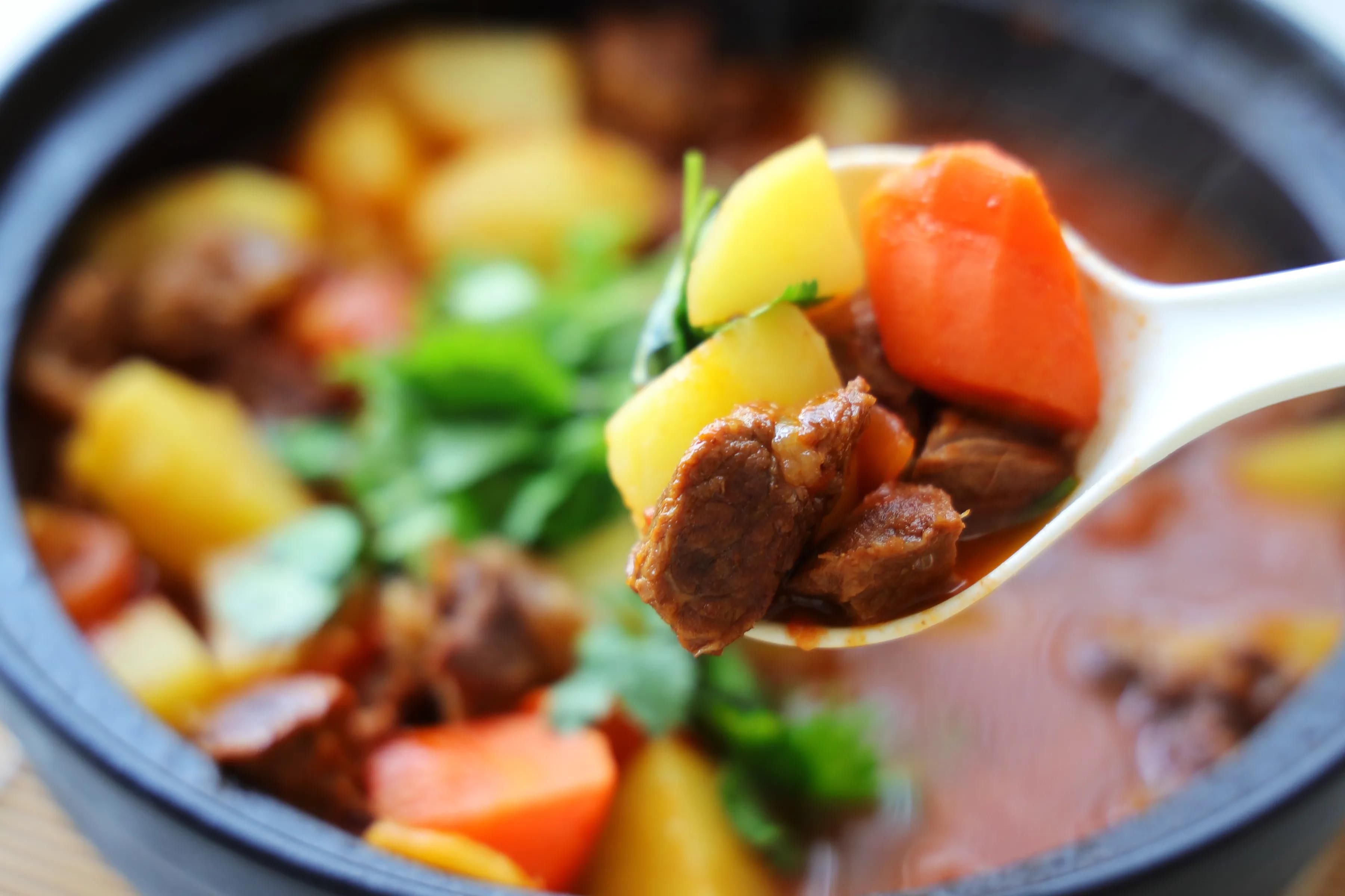 小雪将至，这道菜要多吃，汤汁多特别下饭，暖乎乎的，太舒服了