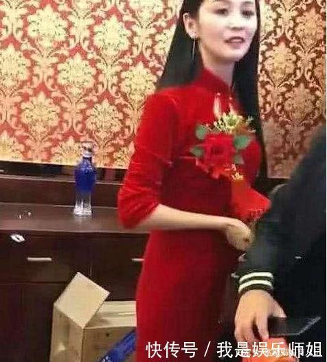 丈母娘|“超年轻丈母娘”走红,在婚宴上哭得梨花带雨,网友直言羡慕了
