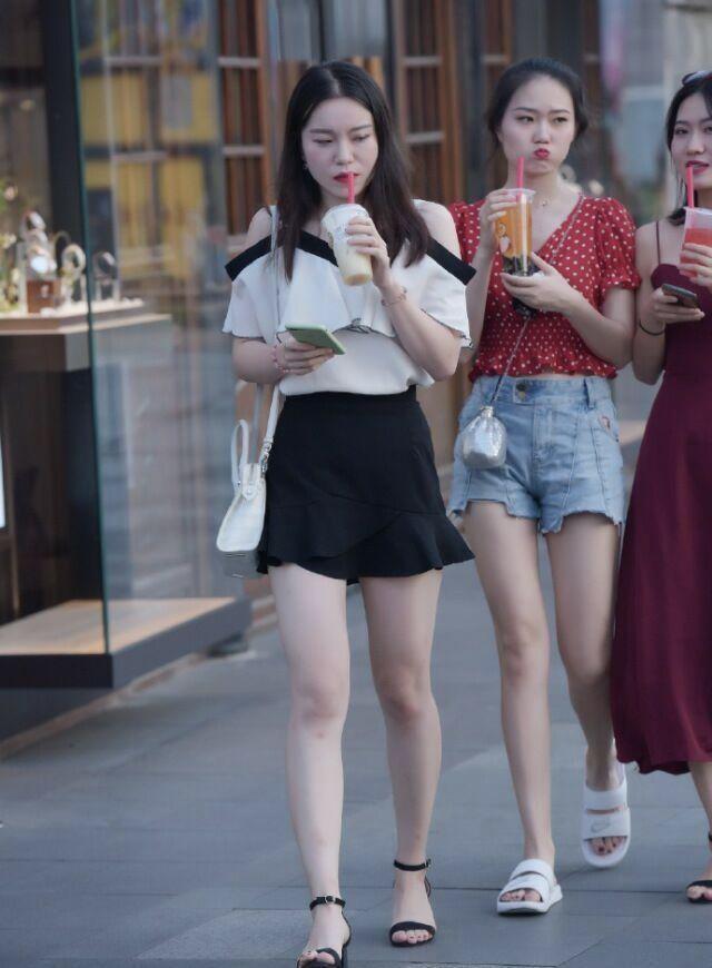 “A字裙”固然是信仰,但百褶裙的出现,让我们不得不改换思路!