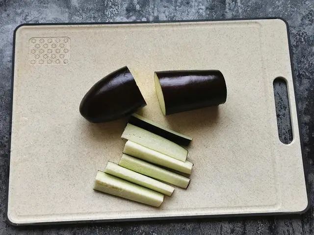 水淀粉|茄子这样做香浓入味，汤汁用来拌饭真解馋