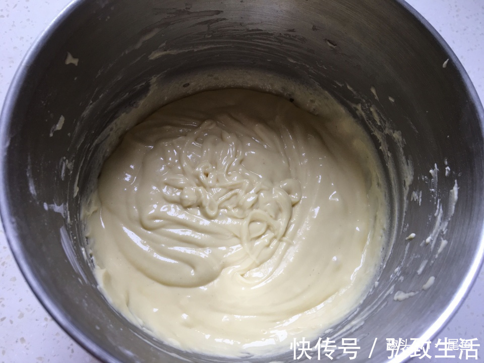 四个鸡蛋一碗糯米粉这样做，不煎不炸不蒸，香酥可口又松软