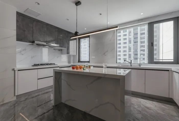 146㎡现代简约设计风格，打造南北朝向的明亮空间|黄石装修 | 过道