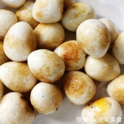 简单易做的虎皮鹌鹑蛋烧肉,让人吃了还想吃