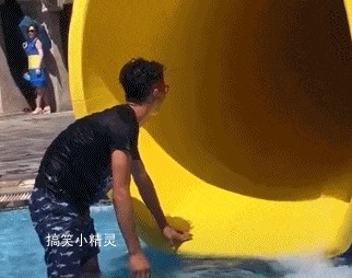 |搞笑gif 妹子的表情好可爱, 这个笑容让我有了恋爱的感觉, 好萌