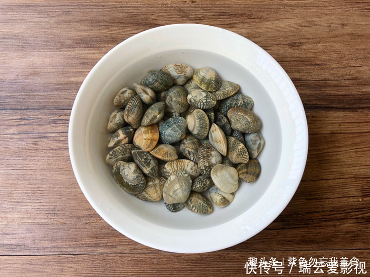 肉质|花蛤最好吃的做法，不焯水不爆炒，肉质鲜嫩还美味，超解馋