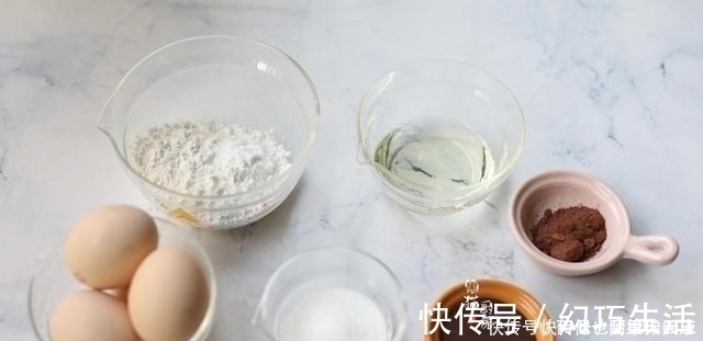 用了8年的蛋糕配方,入口松软像棉花,轻盈又回弹,比买的还好吃