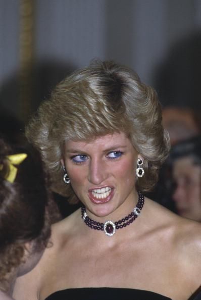 英王室的精美珠宝，戴妃和卡米拉的紫水晶项链，谁更胜一筹呢