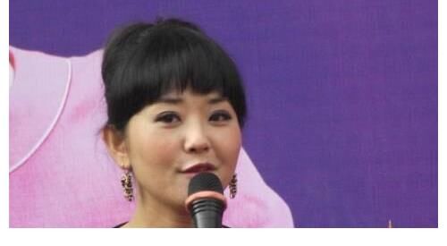 她在央视主持了15年,竟然只是临时工?辞职离开后又被高薪聘回