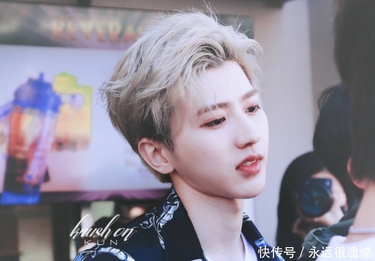 浓妆 蔡徐坤偶像包袱掉一地,卸下了韩系男团浓妆后,这才是真颜值