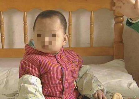 喜出望外|双目失明的孩子,却天天盯着衣柜看,男子查明后一家人喜出望外