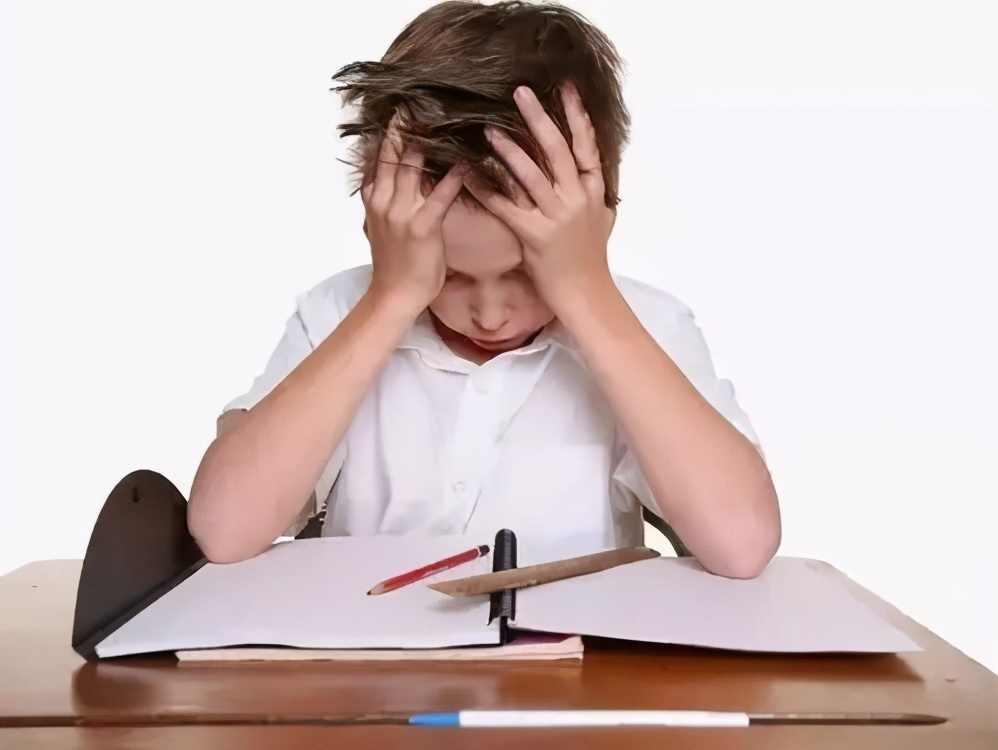 父母|孩子遭遇“三年级现象”,父母发愁?关键时期做好3点帮娃度过