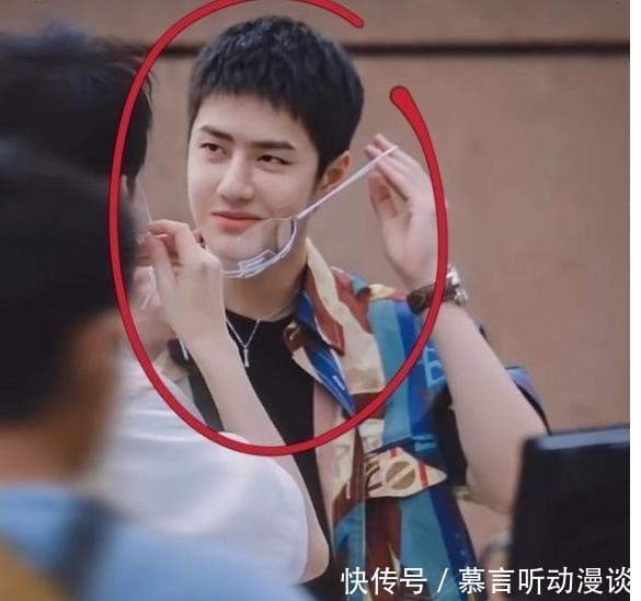 王一博|《天天向上》成都录制节目,王一博被蚊子盯上,真是太“受欢迎”