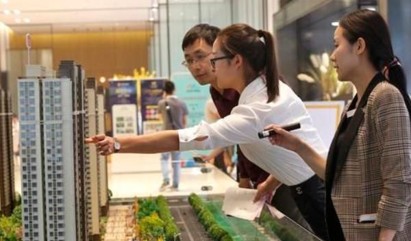 一线城市|售楼小姐卖出一套100万的房子,能拿多少提成内行人说出了实话