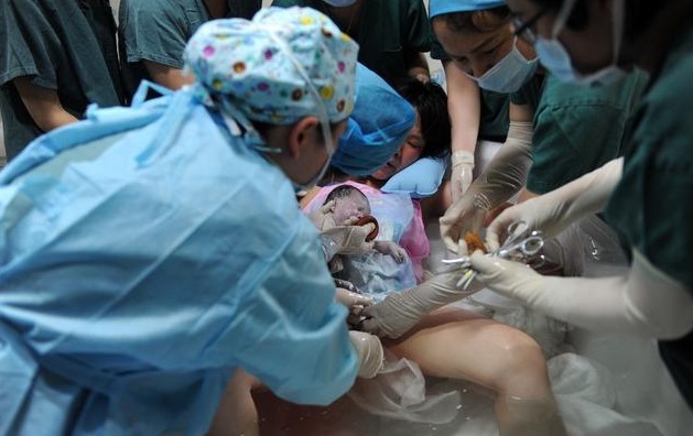 产房|产房趣事产妇害羞拒绝医生刮毛,医生冷面一句话令场面更加尴尬