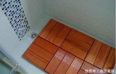 瓷砖|头次见淋浴房地面不贴瓷砖，如今流行贴这种，防滑又安全
