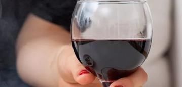 喝酒的时间有讲究，一天中这三个时间阶段，不要喝酒