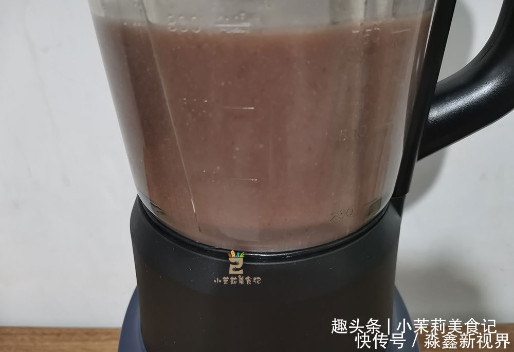 做成|秋季多吃粗粮,红豆与此食材做成甜品,香甜好喝又营养,家人都爱