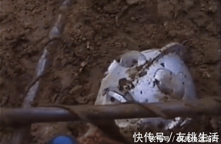 奥特曼|奥特曼最糟糕的一场打斗,衰仔艾斯登场吃瘪,初代赛文被打成泥人