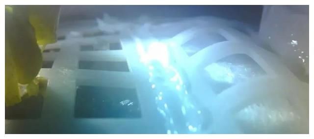 月球上冒出的绿芽已被冻死,月夜出现了极度寒冷,这是真的吗