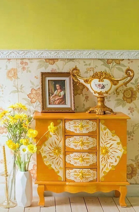 小姐姐!美术生改造“旧桌子”,起初被吐槽作妖,看到结局:买不起的艺术品