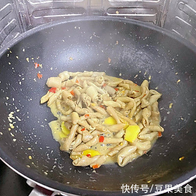 冬天的的味道，简单易做的清炒鹅肠不用烤箱照样能做