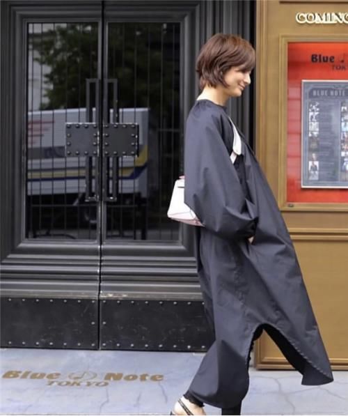 女人不管多大年纪，穿衣服尽量避免这3种“颜色”，沉闷还显老气