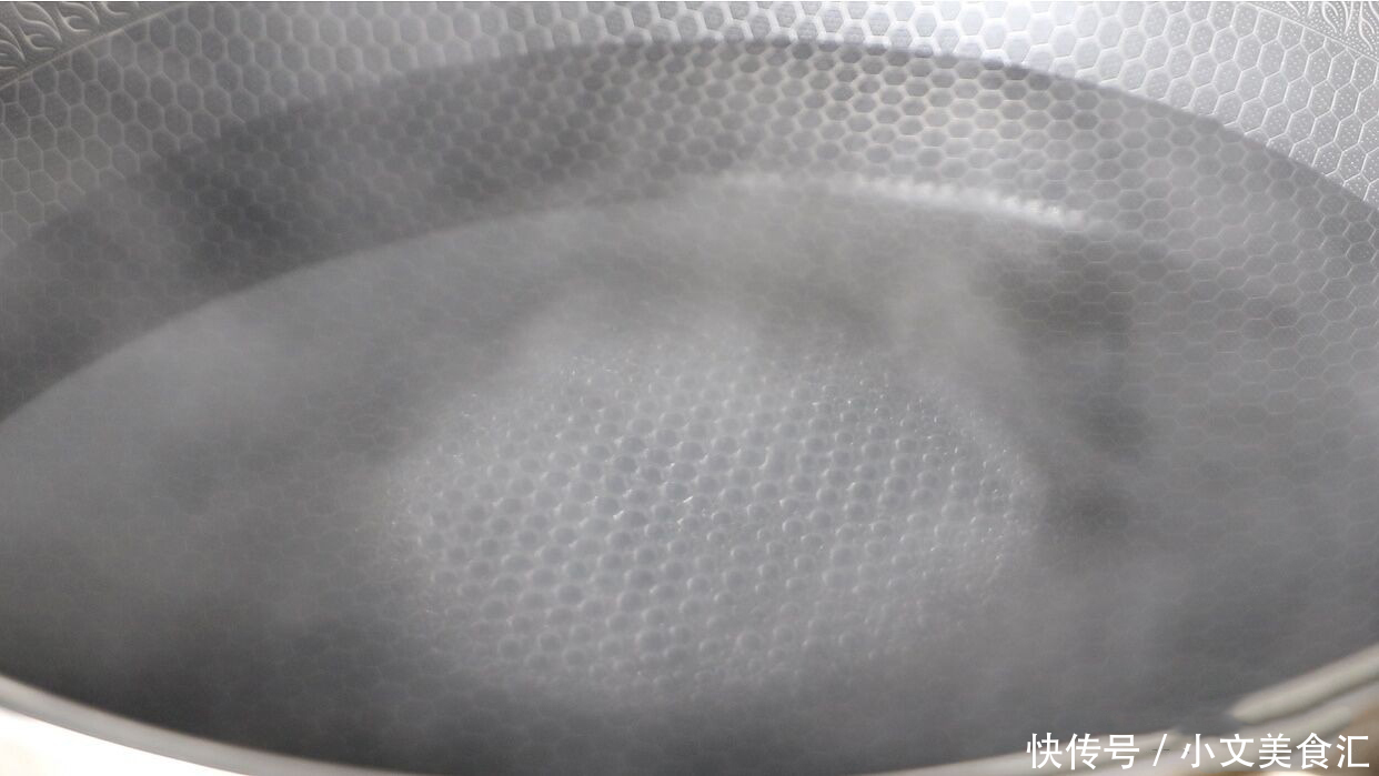 荷包蛋我就服这做法,出锅个个完整,一做一个准,鲜嫩好吃