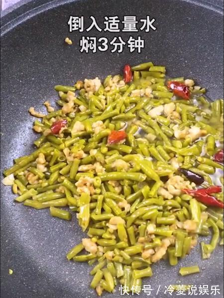 奶奶教我做酸豆角，原来还能这么炒一招搞定味道，酸脆爽口