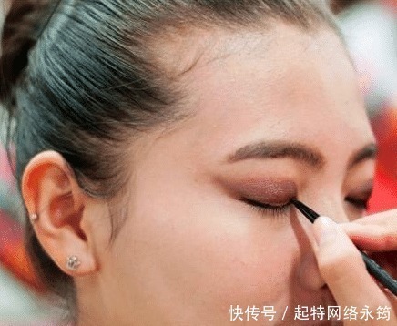 口红 学生偏爱的3种廉价化妆品,9块9口红不算啥,最后一种很伤肤!