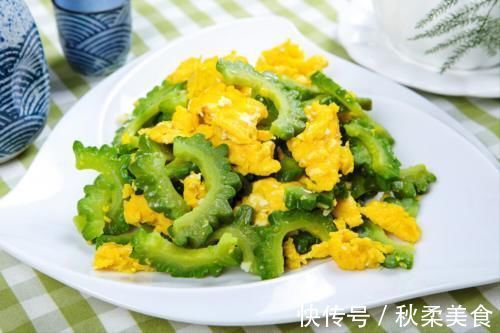 炒苦瓜|炒苦瓜，切记不要直接炒，下锅前多做2步，不苦不涩，鲜香又入味