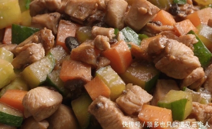 荤素搭配的酱爆鸡丁,鲜香肉嫩有营养,孩子爱吃的美味菜肴