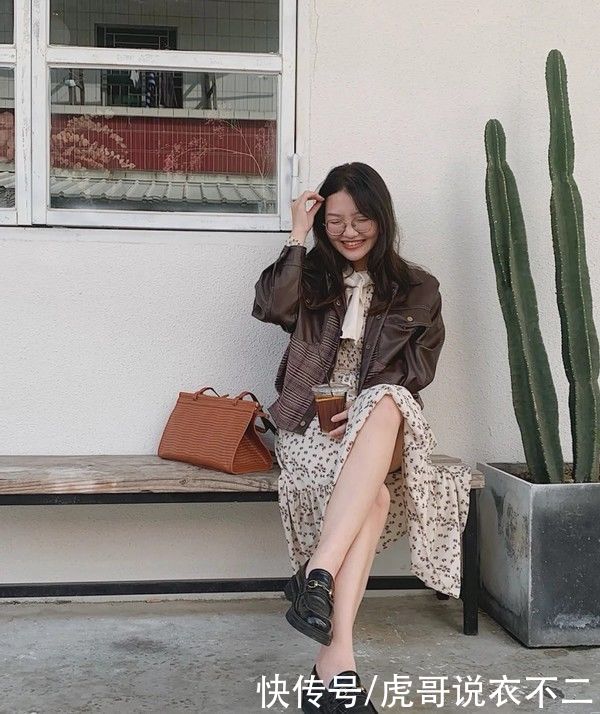 可盐可甜的“皮衣外套”，初春就选它，怎么搭都好看