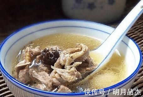 一鸽胜三鸡,鸽子要常吃,学会这样炖汤,肉质鲜嫩,营养不流失!